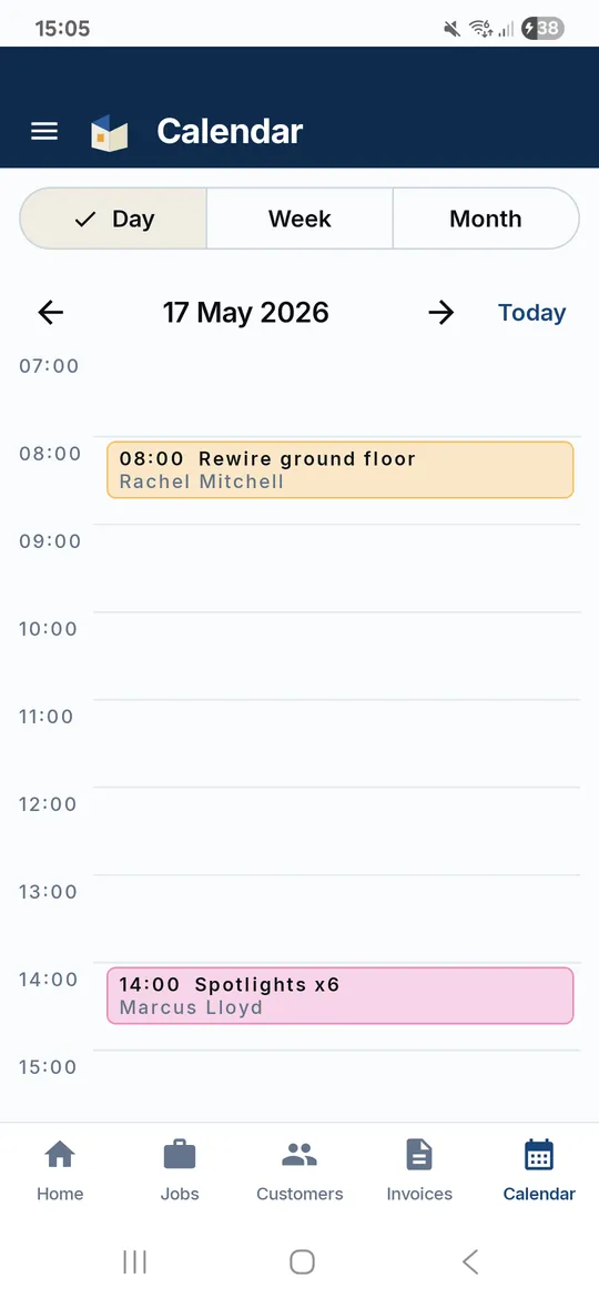 TradeLinkers app screen used by roofers